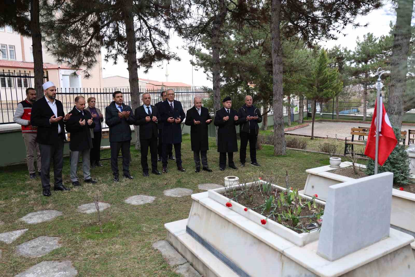 Elazığ’da mezarlıklarda ziyaretçi yoğunluğu
