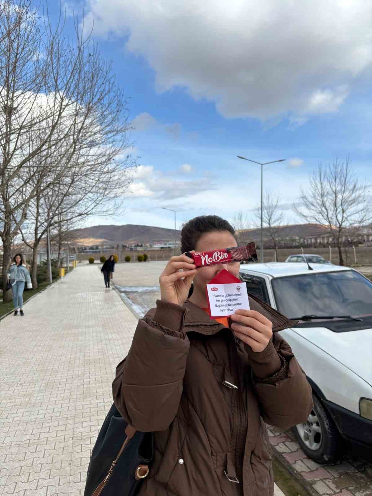 Elazığ’da ‘Mutluluk Paylaştıkça Çoğalır’ sosyal deneyi
Elazığ’da ‘Mutluluk Paylaştıkça Çoğalır’ sosyal deneyi