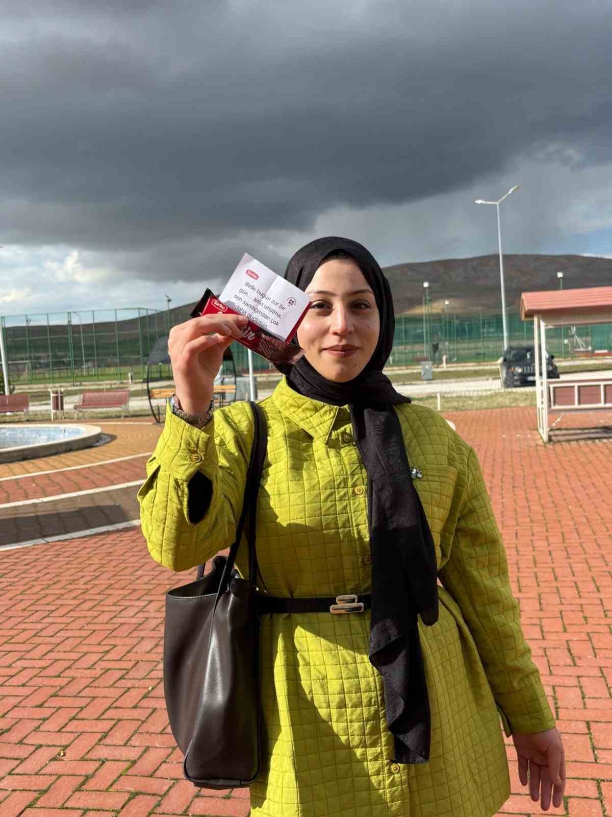 Elazığ’da ‘Mutluluk Paylaştıkça Çoğalır’ sosyal deneyi
Elazığ’da ‘Mutluluk Paylaştıkça Çoğalır’ sosyal deneyi