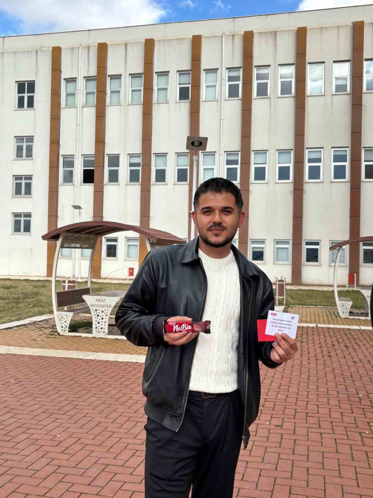 Elazığ’da ‘Mutluluk Paylaştıkça Çoğalır’ sosyal deneyi
Elazığ’da ‘Mutluluk Paylaştıkça Çoğalır’ sosyal deneyi