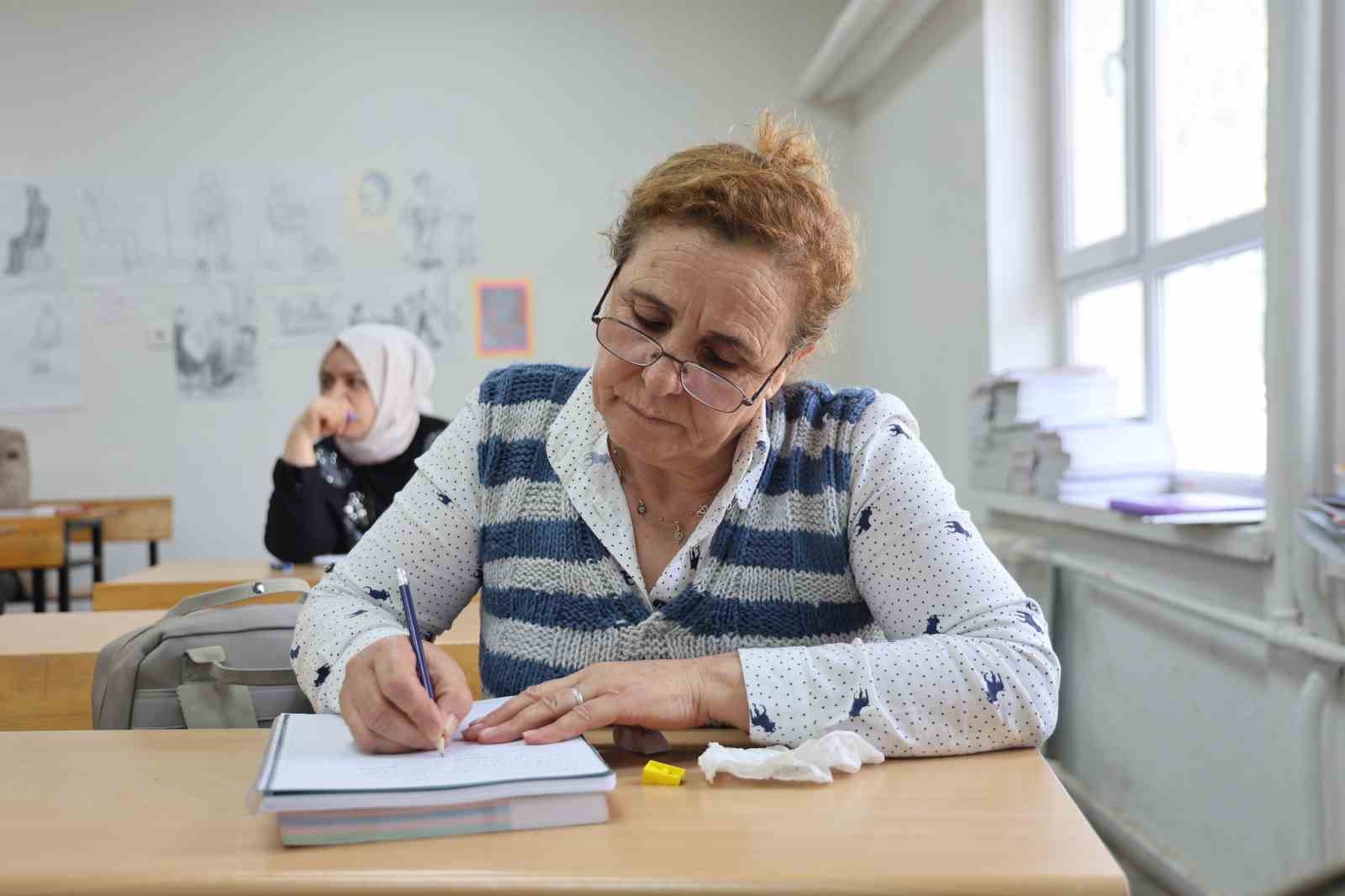 Elazığ’da okuma-yazma kursuna yoğun ilgi
