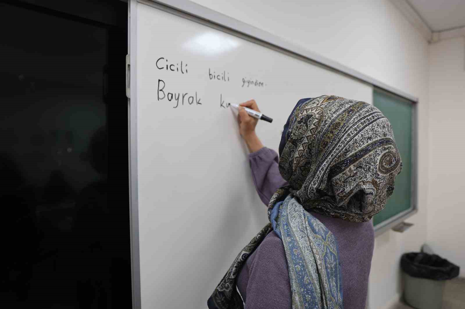 Elazığ’da okuma-yazma kursuna yoğun ilgi
