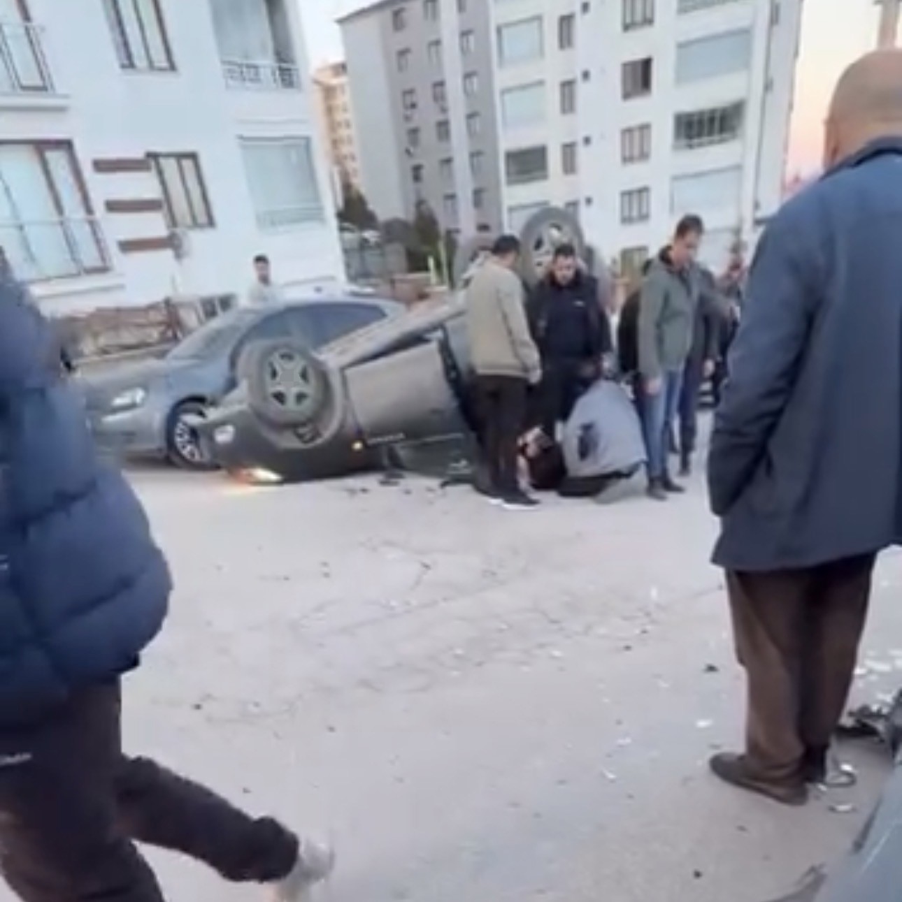 Elazığ’da otomobilin ters döndüğü kazanın görüntüleri ortaya çıktı
