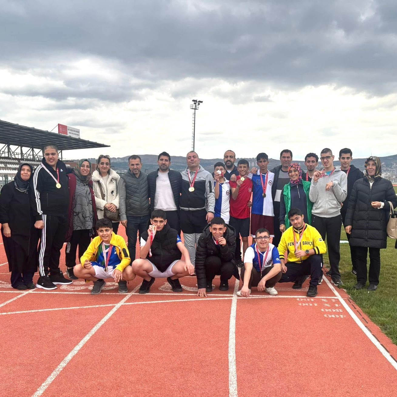 Elazığ’da özel sporcuların masa tenisi ve atletizm heyecanı
Elazığ’da özel sporcuların masa tenisi ve atletizm heyecanı