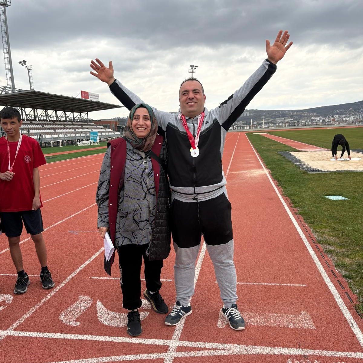 Elazığ’da özel sporcuların masa tenisi ve atletizm heyecanı
Elazığ’da özel sporcuların masa tenisi ve atletizm heyecanı