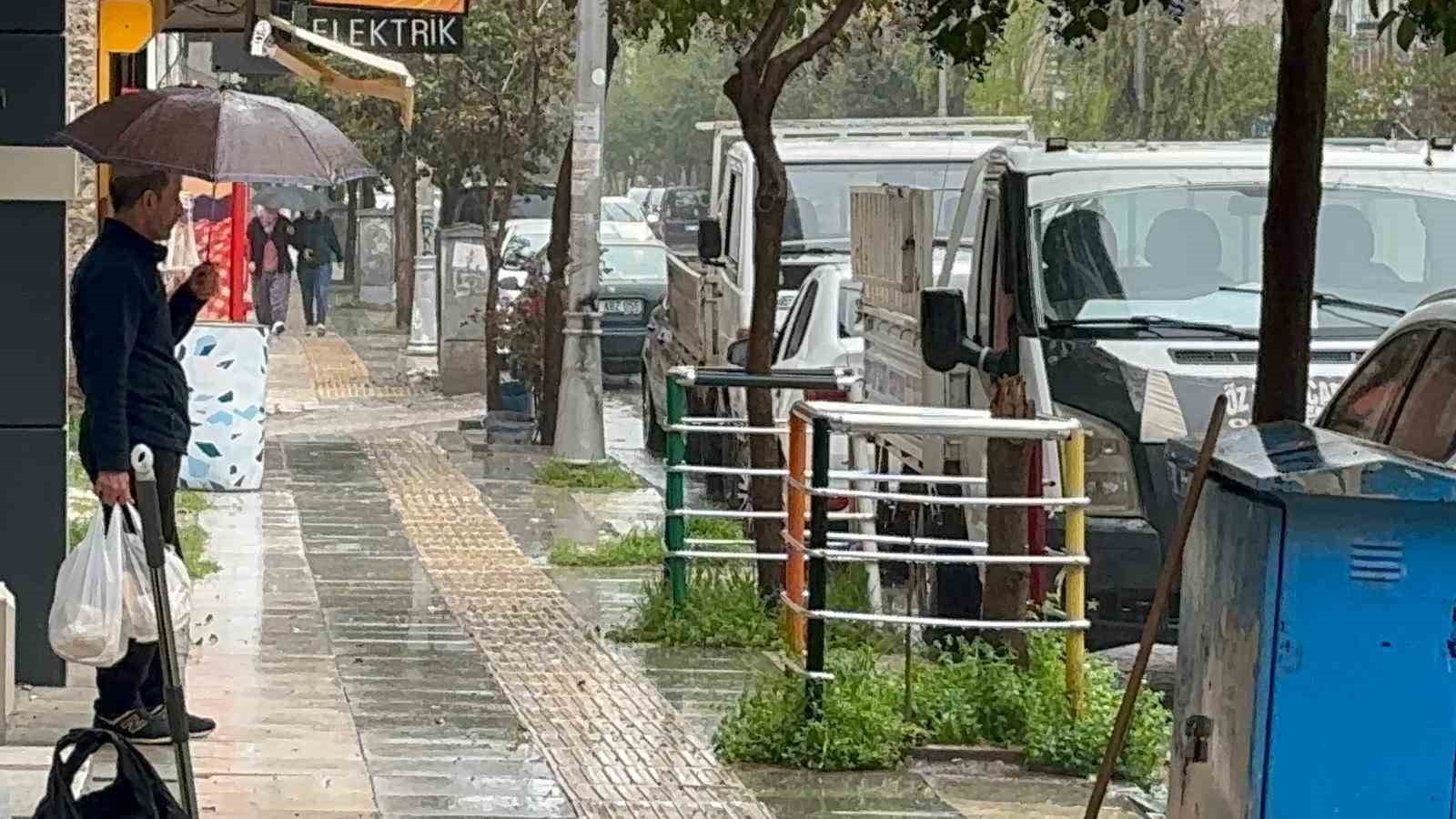Elazığ’da sağanak yağış etkili oluyor
