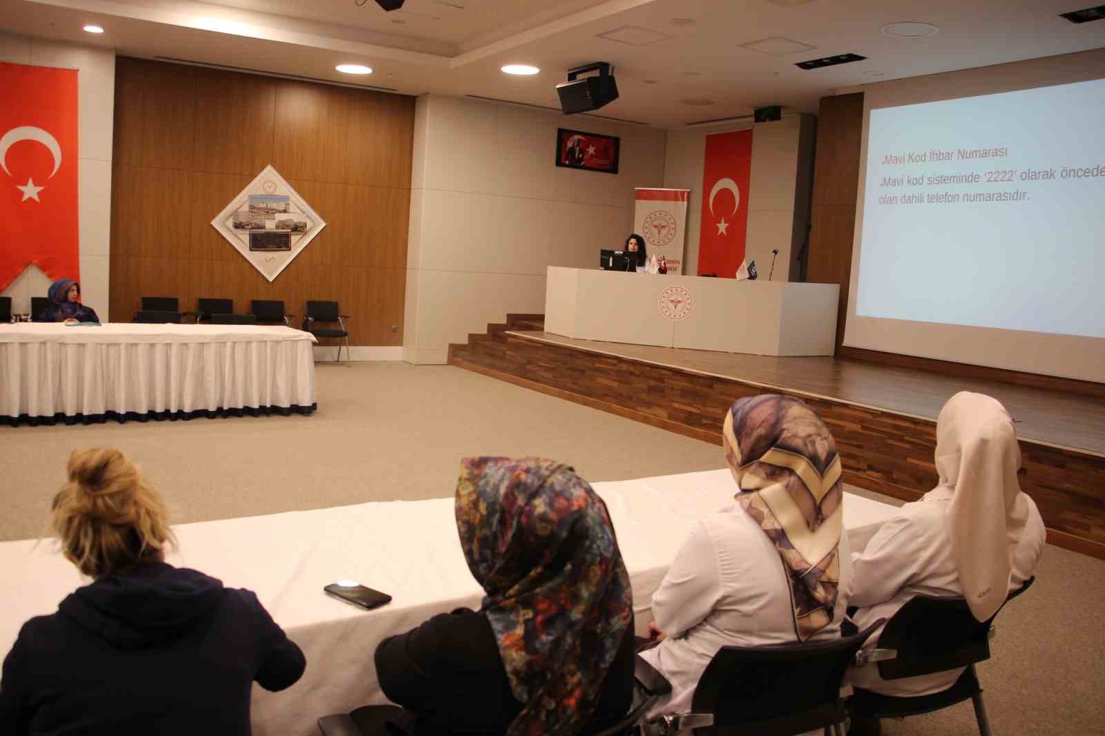 Elazığ’da sağlık çalışanlarına mavi kod eğitimi
