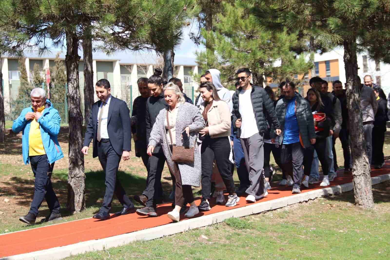 Elazığ’da sağlık için yürüdüler
