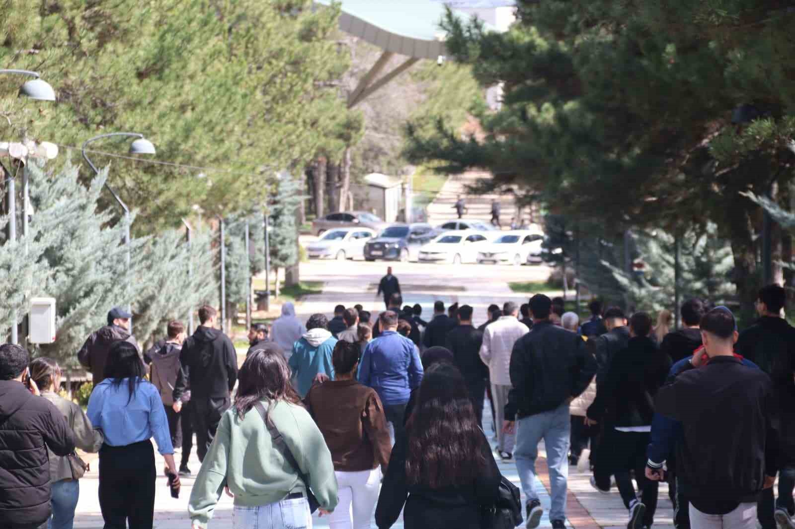 Elazığ’da sağlık için yürüdüler

