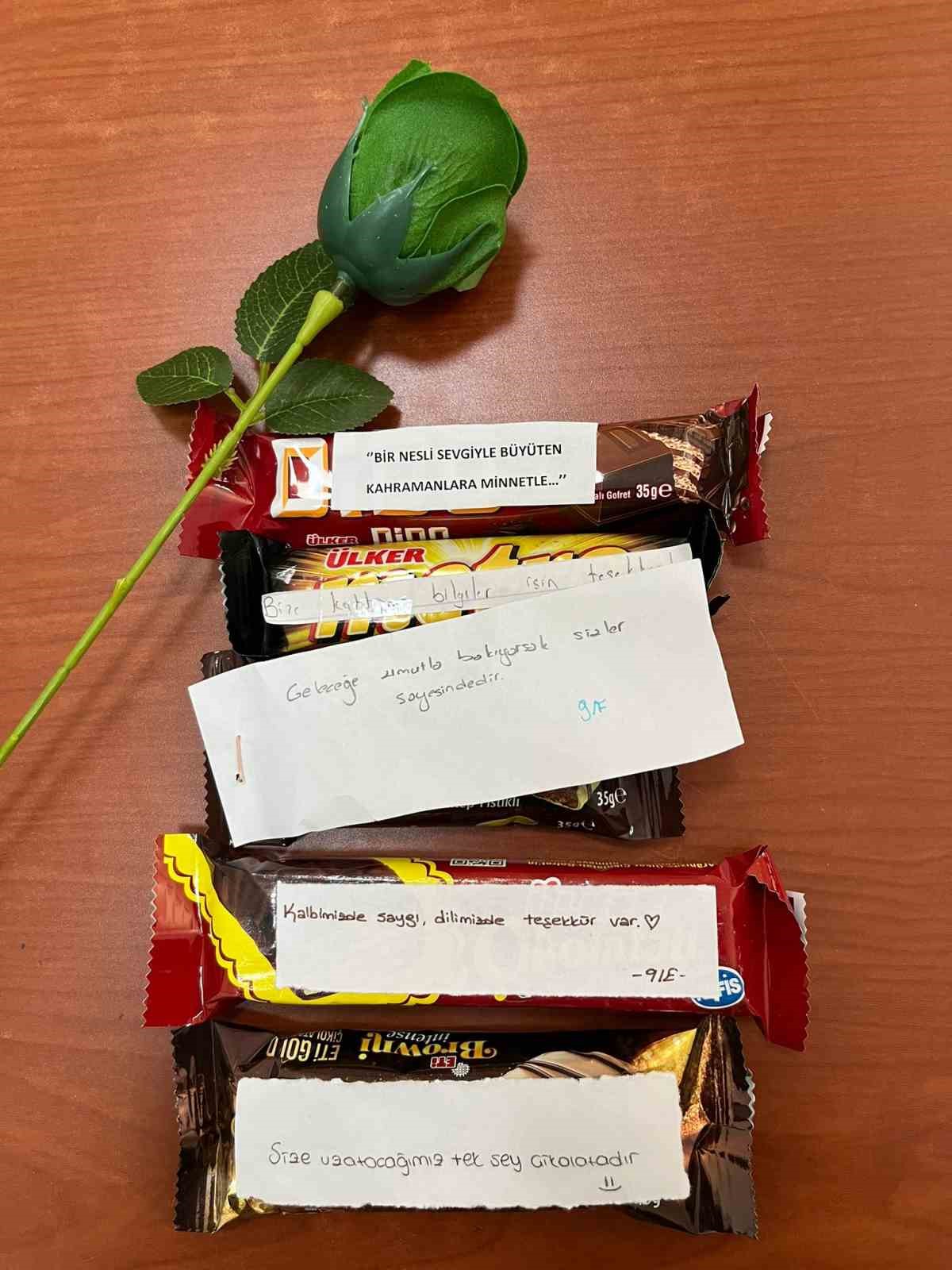 Elazığ’da vefa örneği: öğrencilerden öğretmenlerine anlamlı hediye
