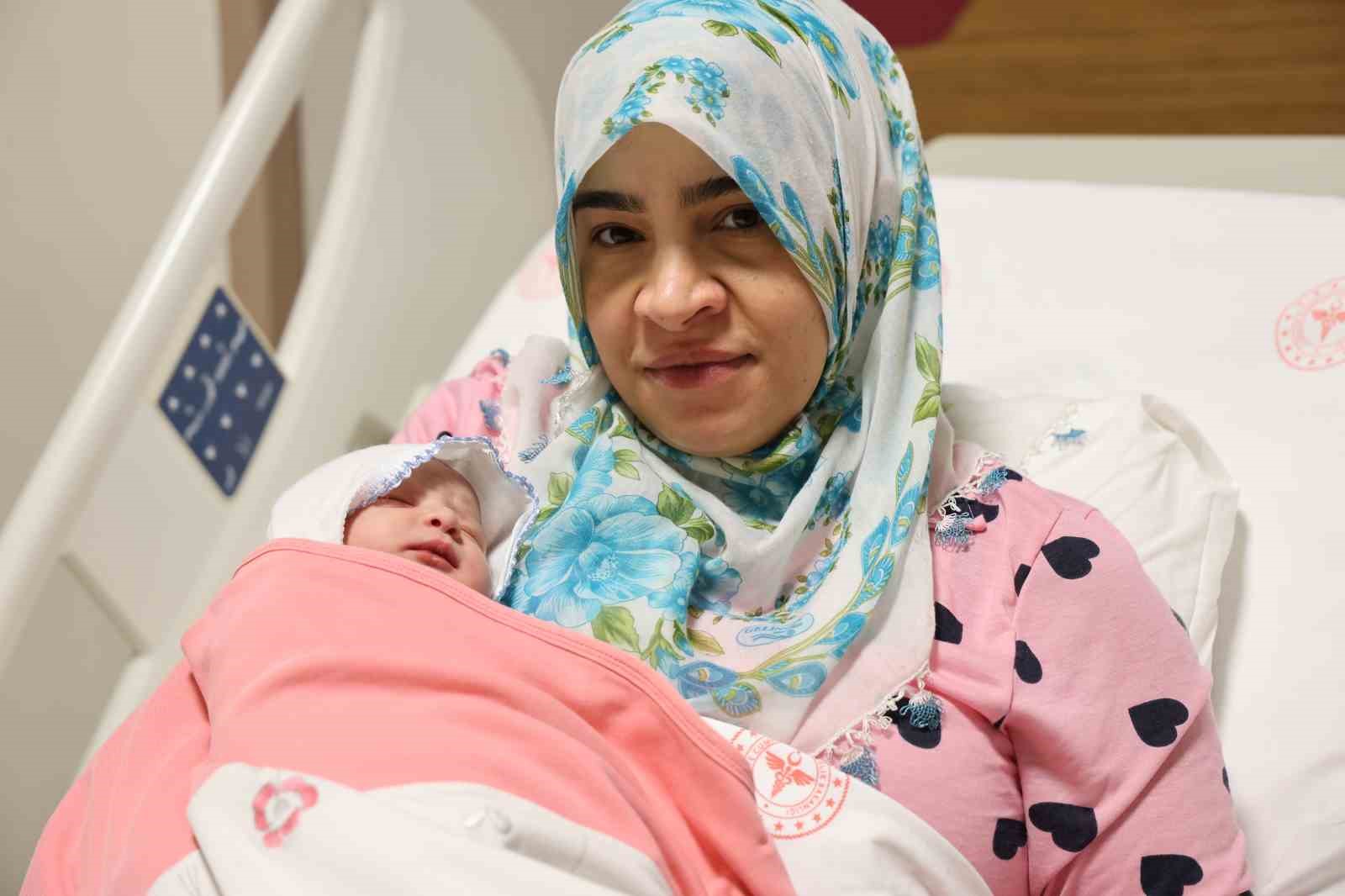 Elazığ’da yeni yılın ilk dakikalarında 4 bebek dünyaya geldi
