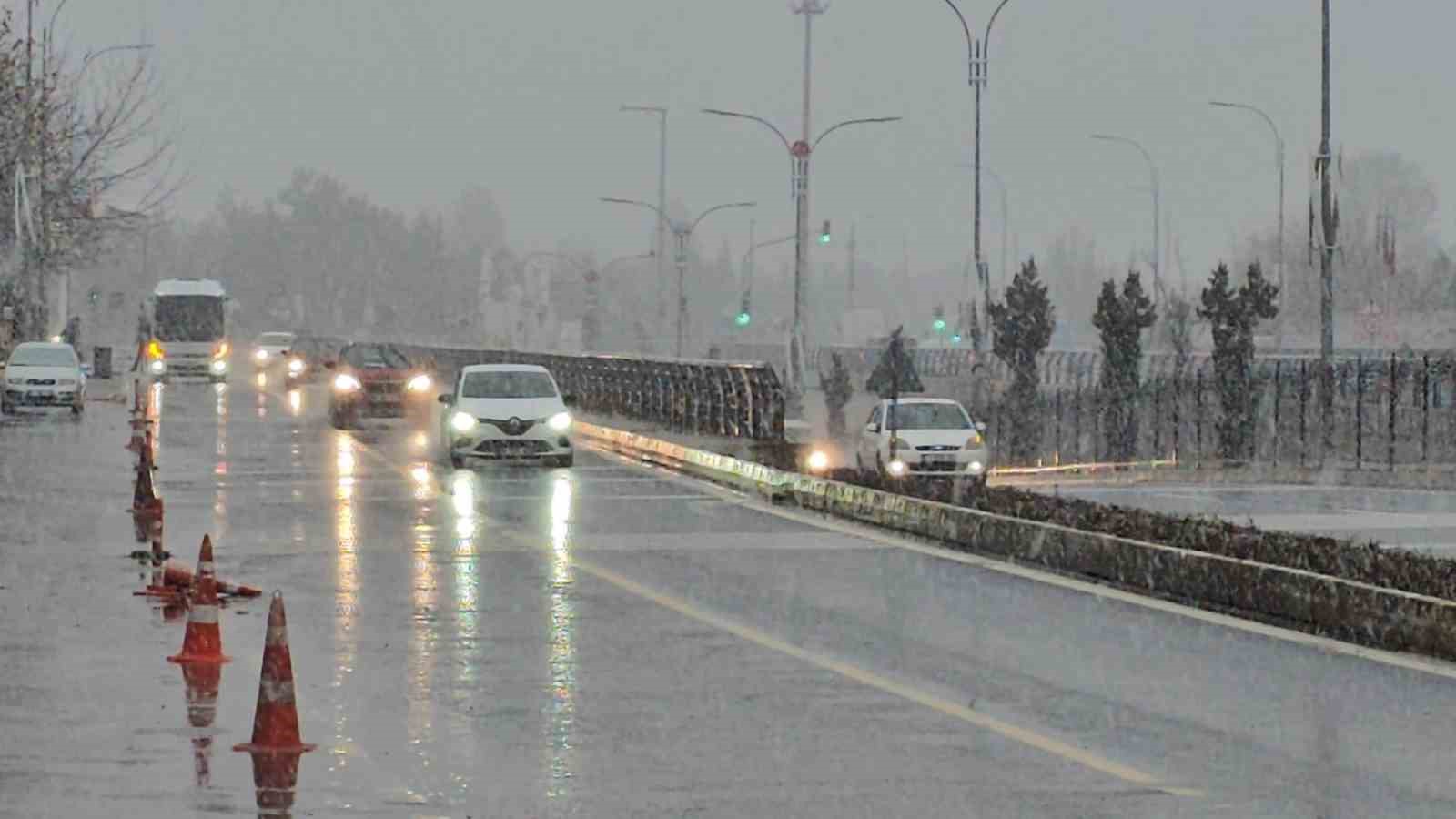 Elazığ’da yoğun kar yağışı
