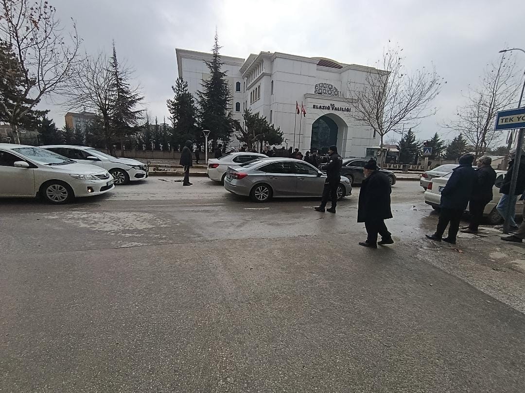 Elazığ’da zincirleme trafik kazası: 1 yaralı
