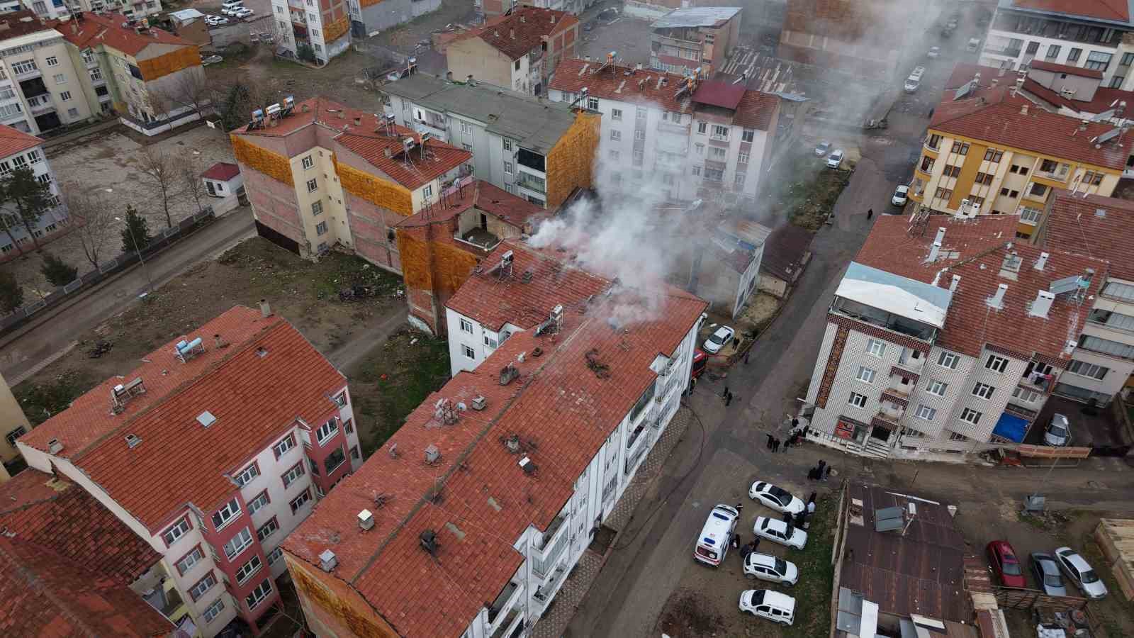Elazığ’daki korkutan yangın kontrol altına alındı
