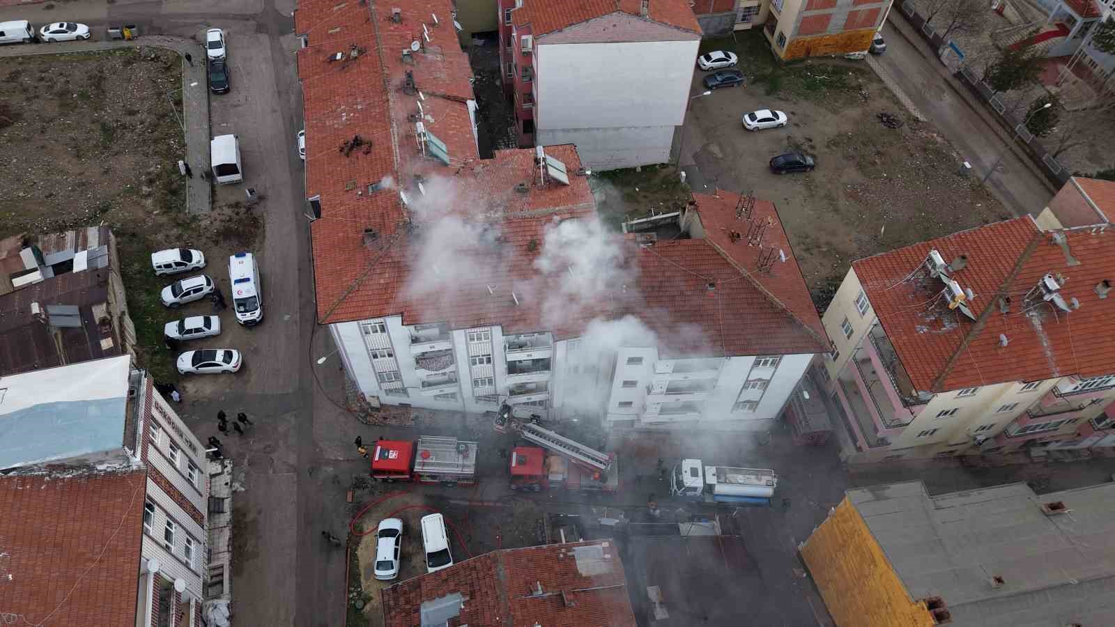 Elazığ’daki korkutan yangın kontrol altına alındı
