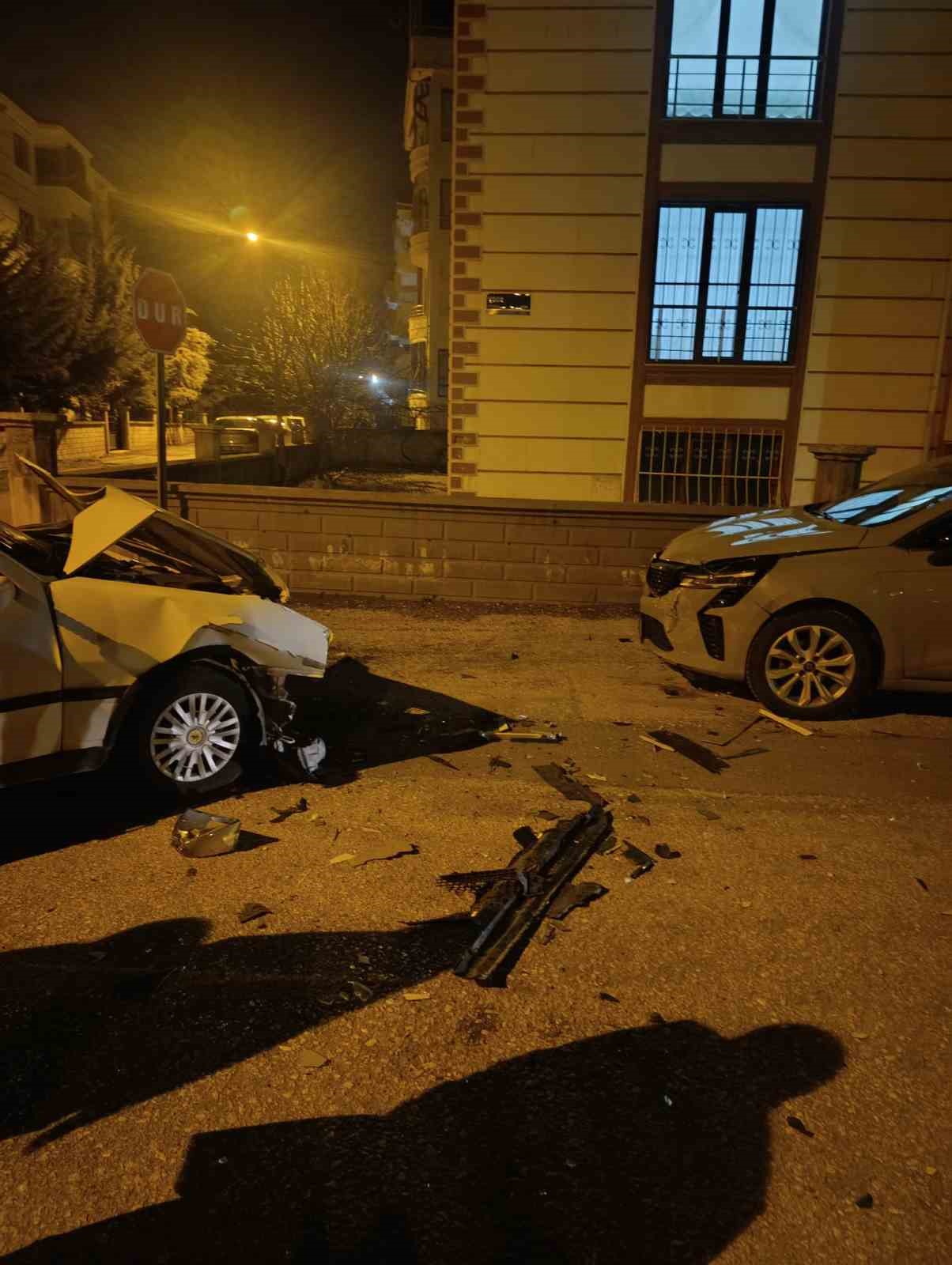 Elazığ’daki zincirleme kazada 4 araç hasar gördü
