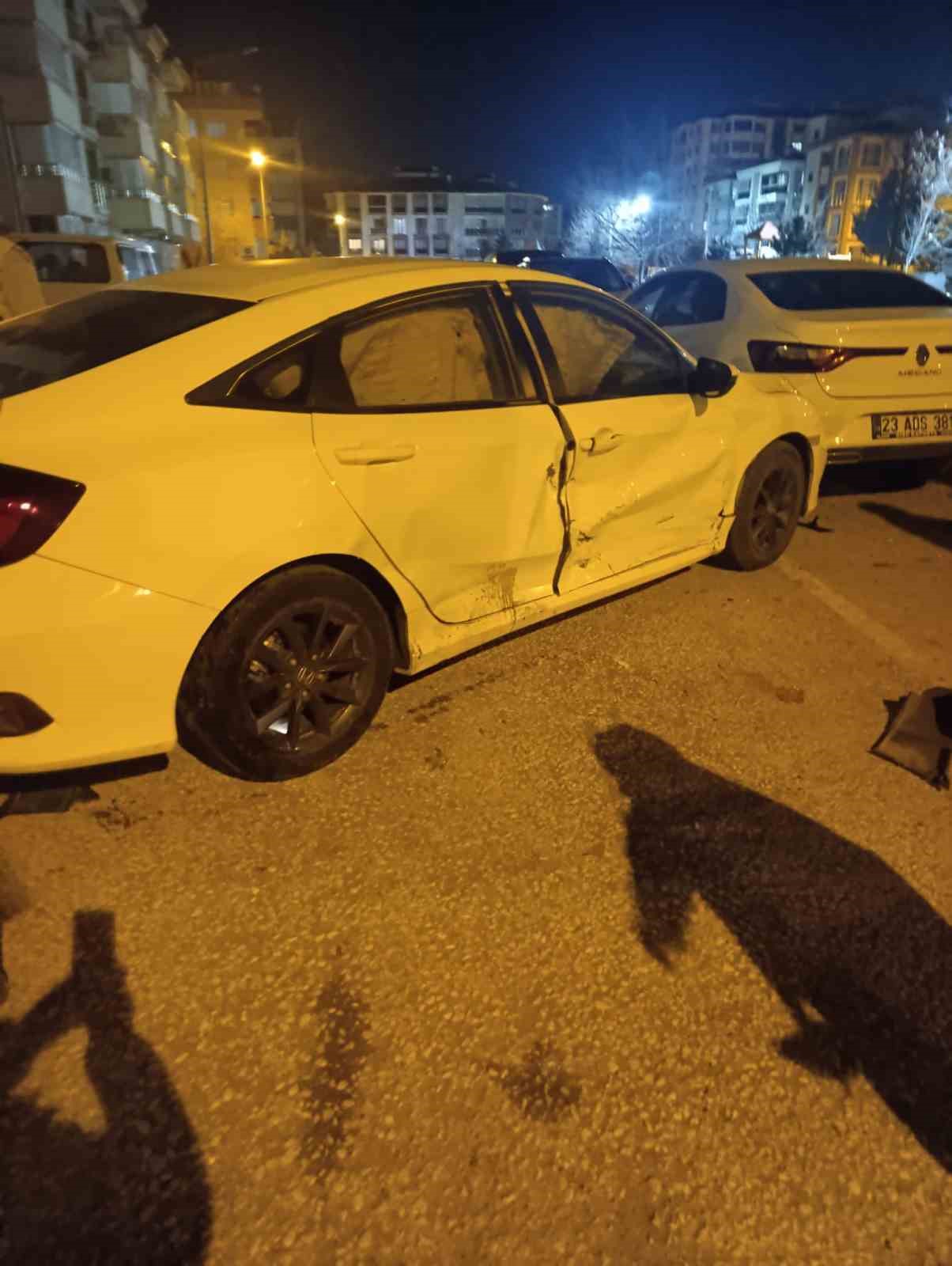 Elazığ’daki zincirleme kazada 4 araç hasar gördü
