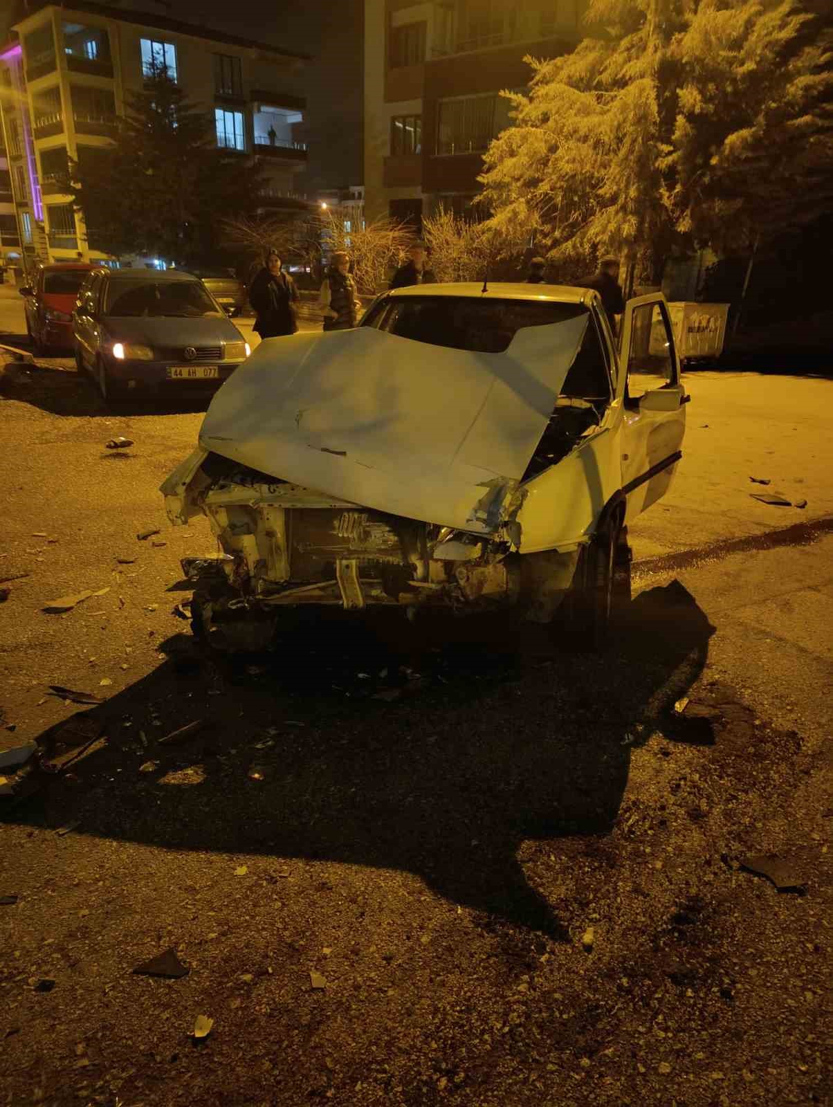 Elazığ’daki zincirleme kazada 4 araç hasar gördü
