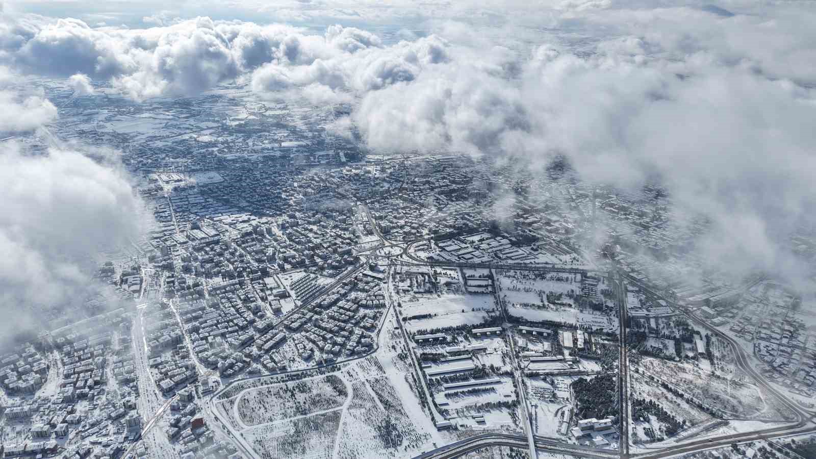 Elazığ’dan İzlanda ve Norveç’i hatırlatan kış manzaraları
