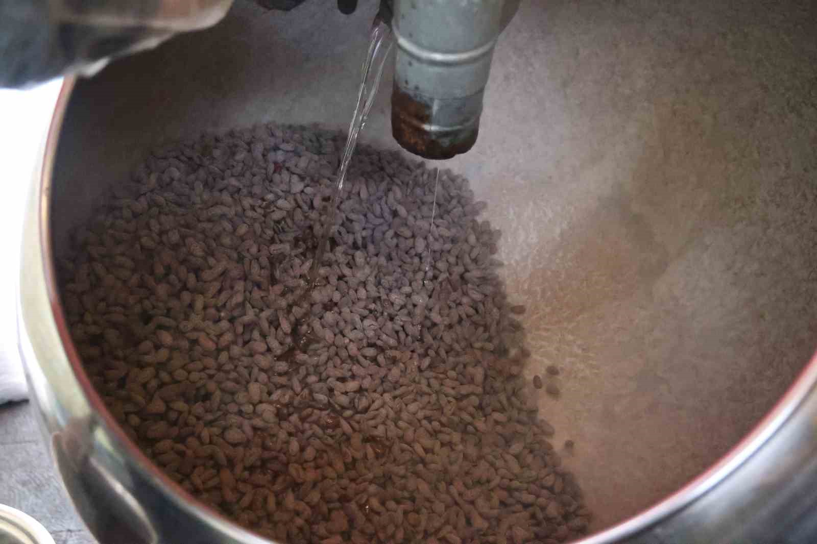 Elazığ’ın ‘Beyaz altını’ badem şekeri
Elazığ’ın ‘Beyaz altını’ badem şekeri