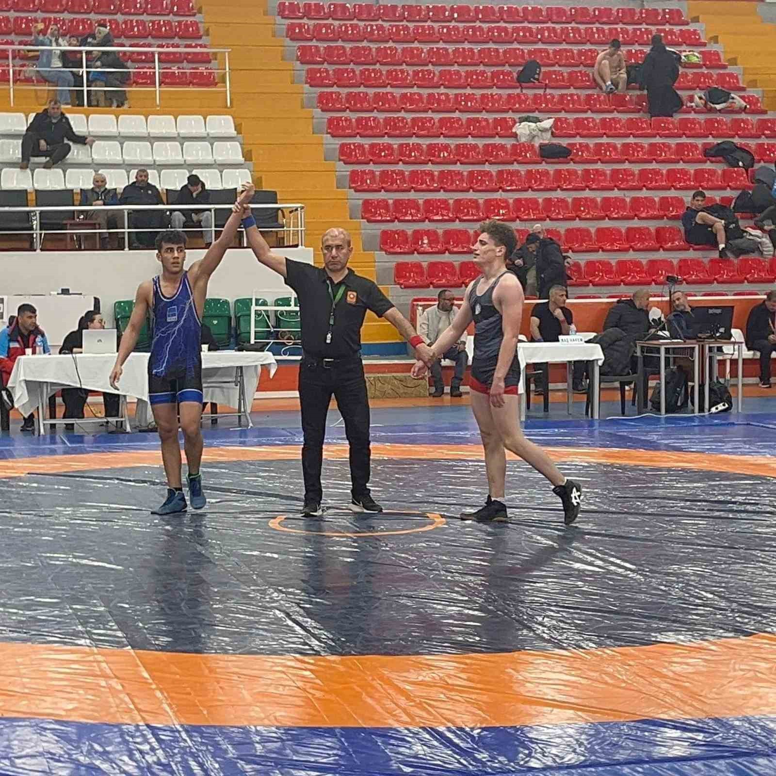 Elazığ’ın pehlivanları Türkiye şampiyonası yolunda
