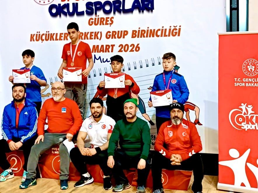 Elazığlı küçük güreşçilerden büyük başarı
Elazığlı küçük güreşçilerden büyük başarı