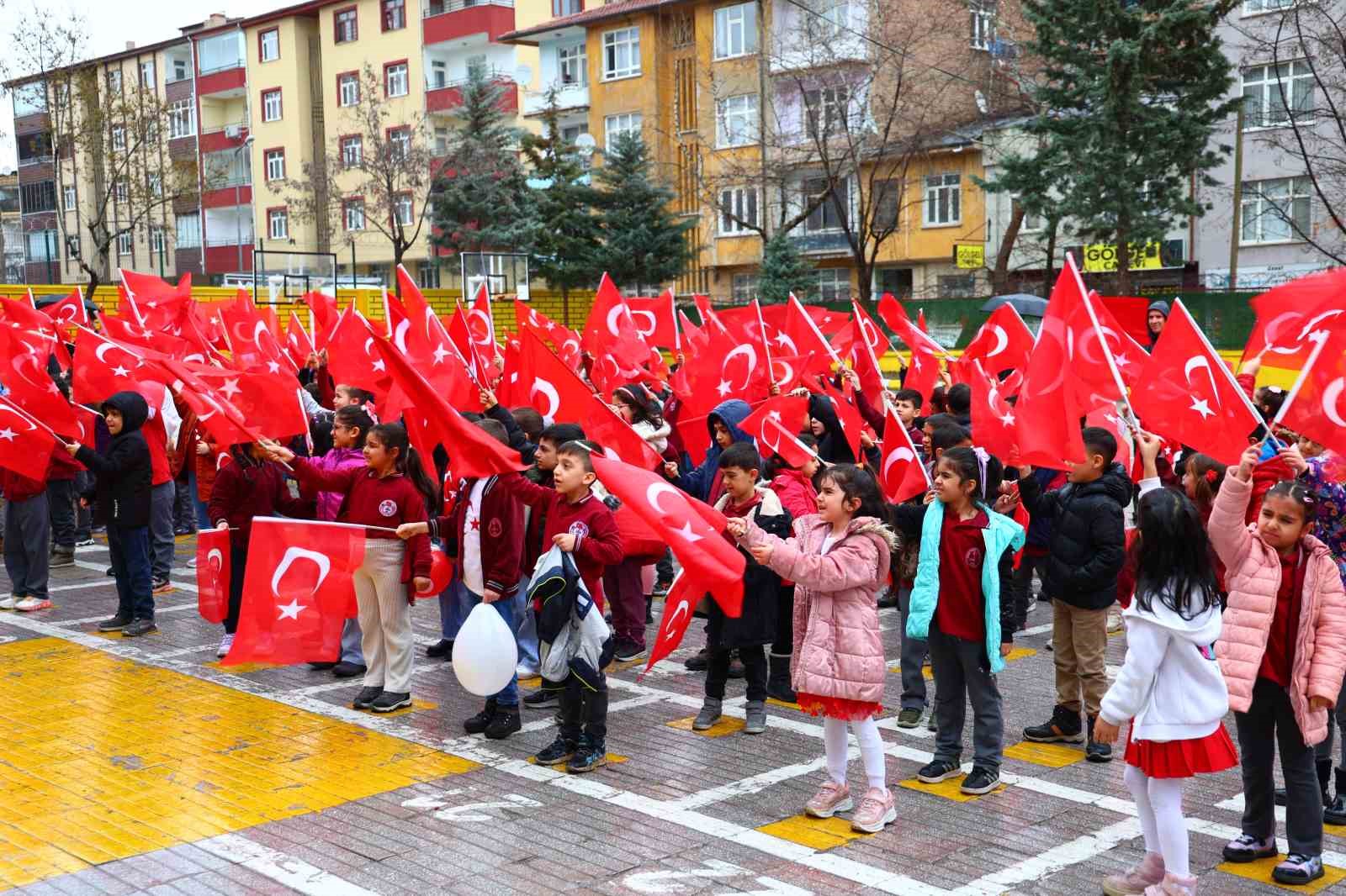 Elazığlı minikler milli takımın başarısını coşkuyla kutladı
