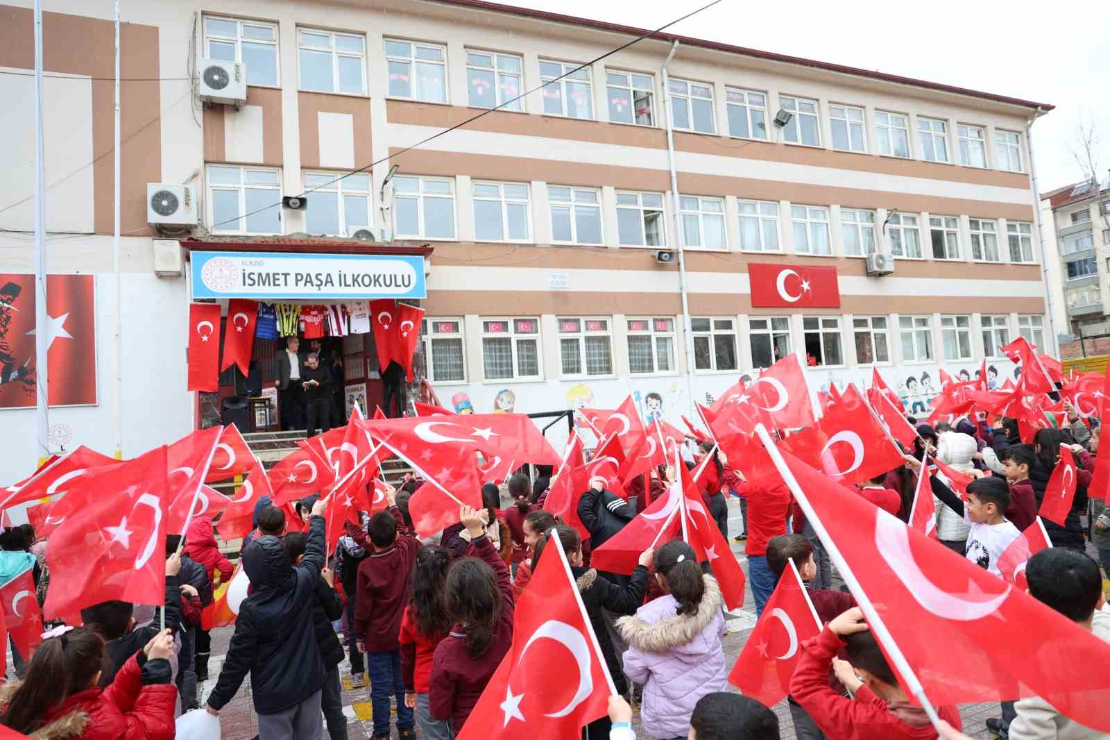 Elazığlı minikler milli takımın başarısını coşkuyla kutladı
