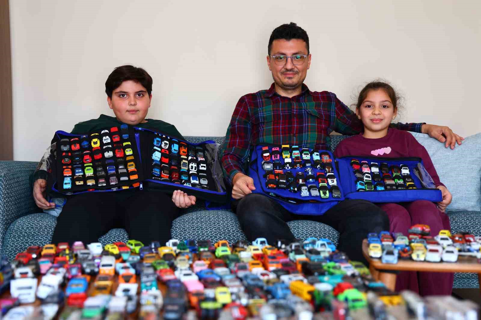 Elazığ’lı öğretmen 16 yılda bin 500 model araba topladı
