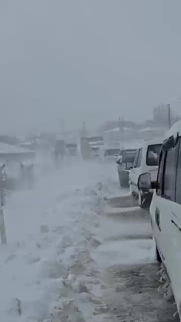Elbistan-Darende kara yolu ulaşıma kapandı
