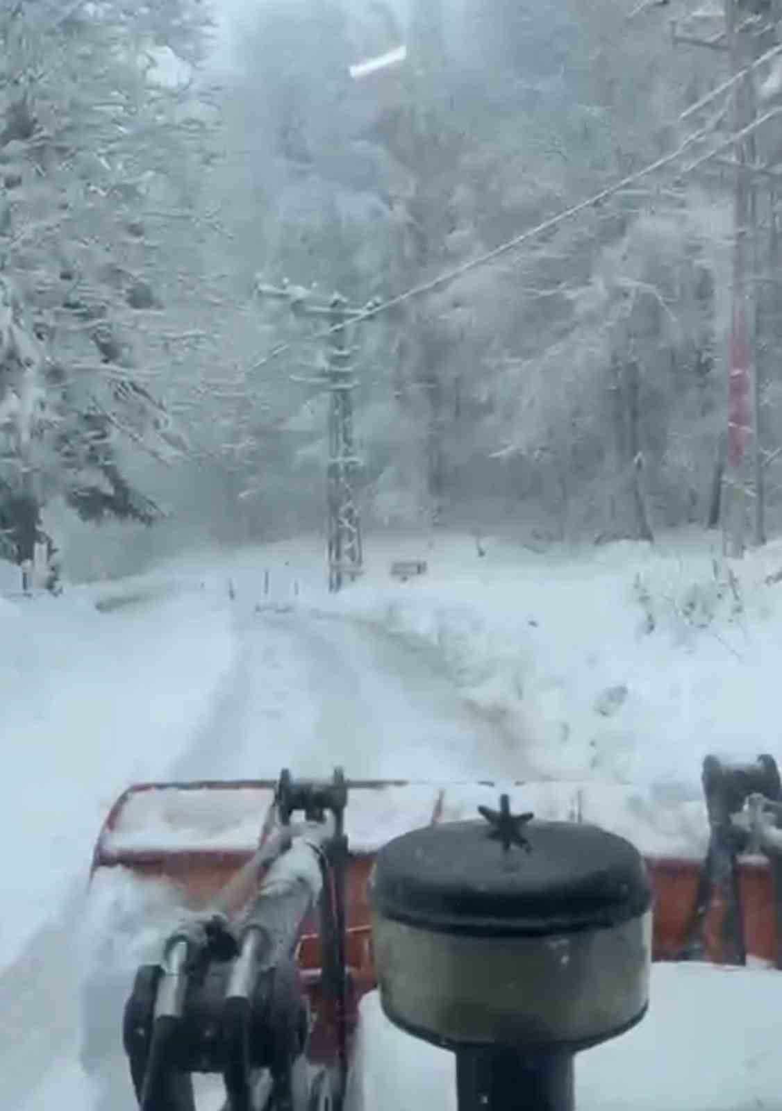 Elektrik arızası için gittikleri köyde mahsur kaldılar
