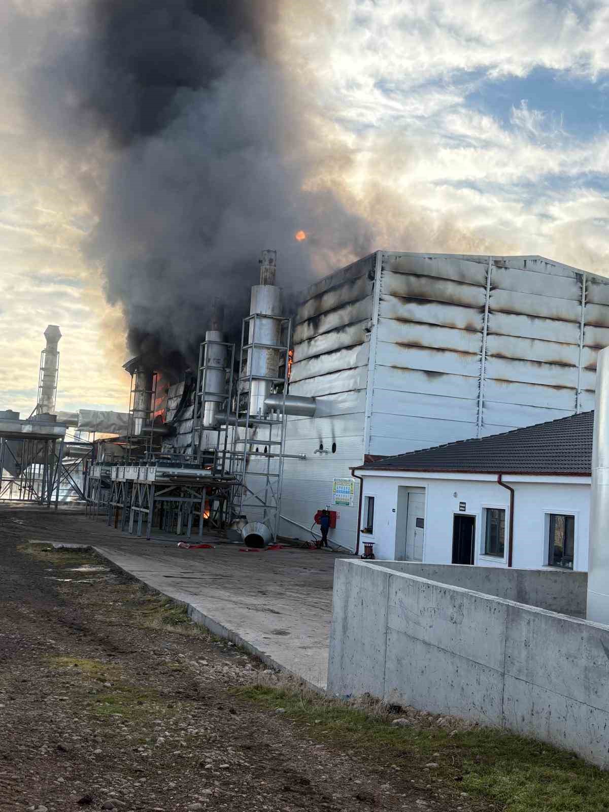 Elektrik üretim tesisinde yangın
