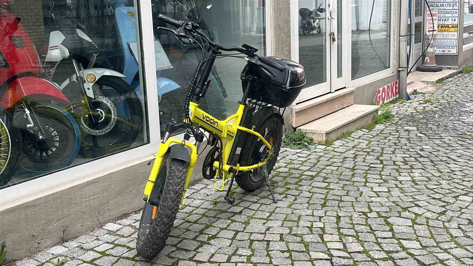 Elektrikli bisikletten düşen sürücü yaralandı
