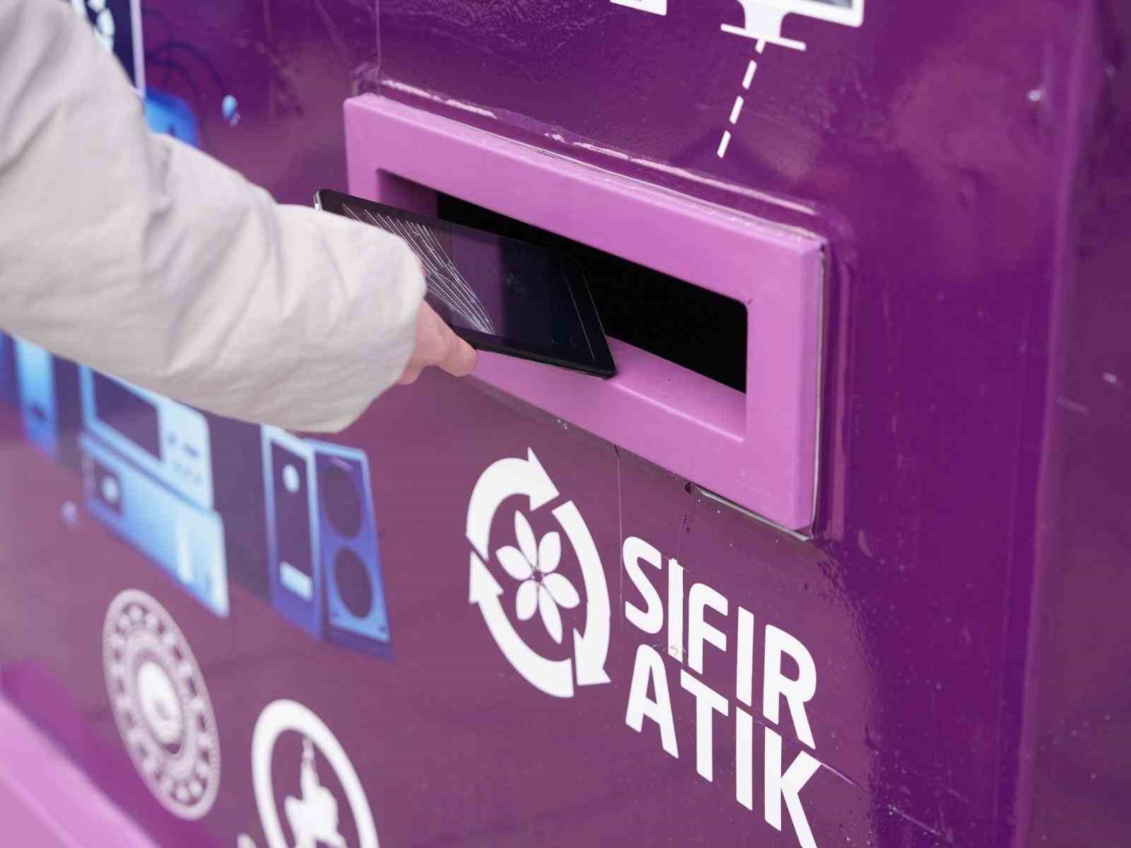 Elektronik atıklar çöpe değil, atık kumbarasına
