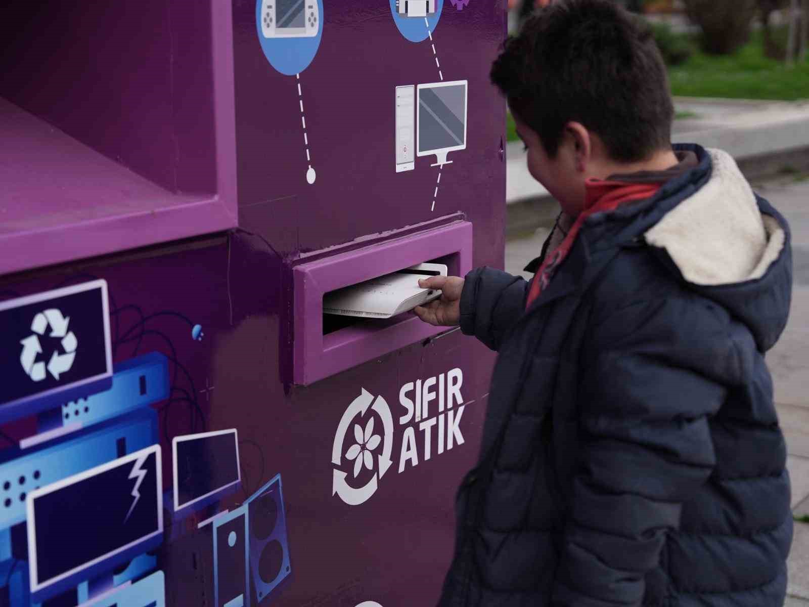 Elektronik atıklar çöpe değil, atık kumbarasına
