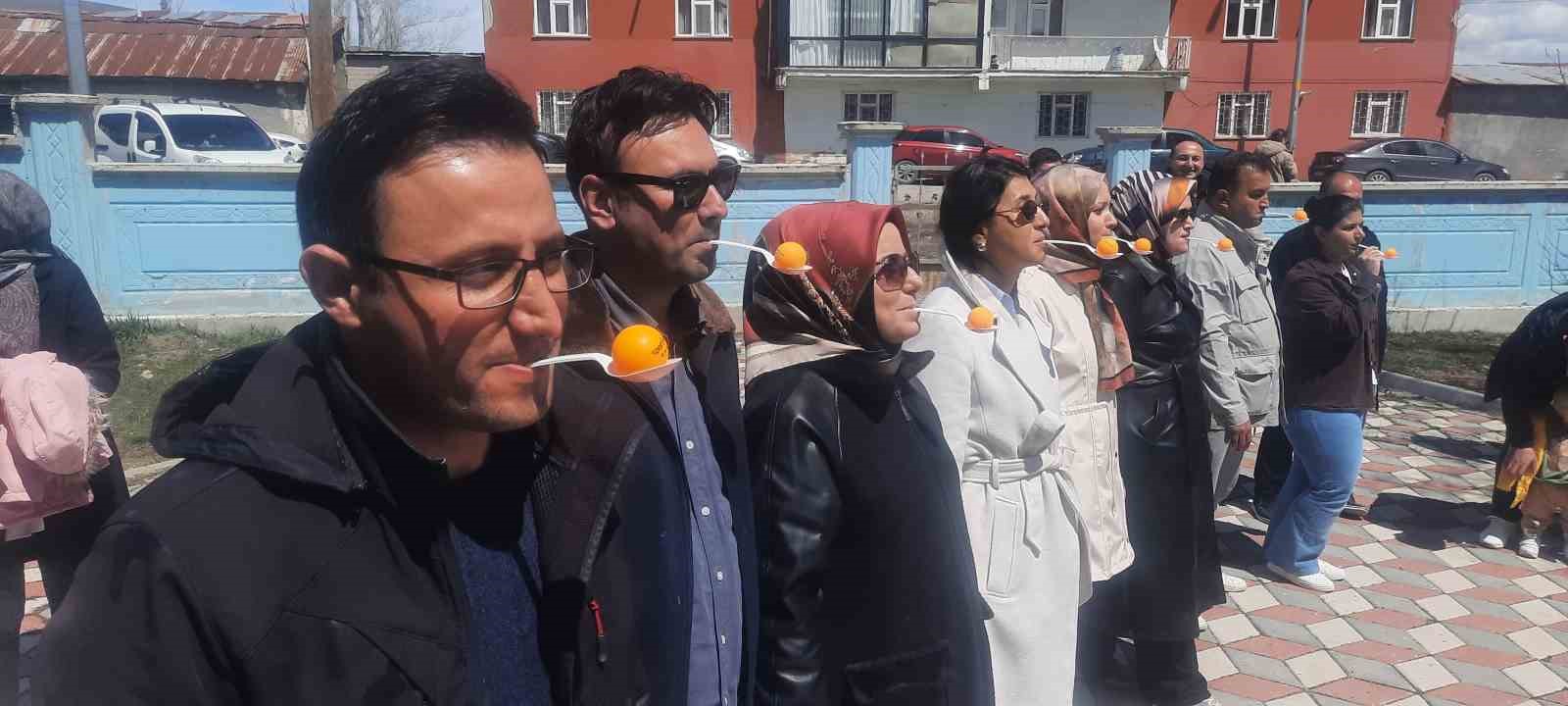 Eleşkirt’te çocuklar ilk bayramlarını aileleriyle okulda kutladılar
