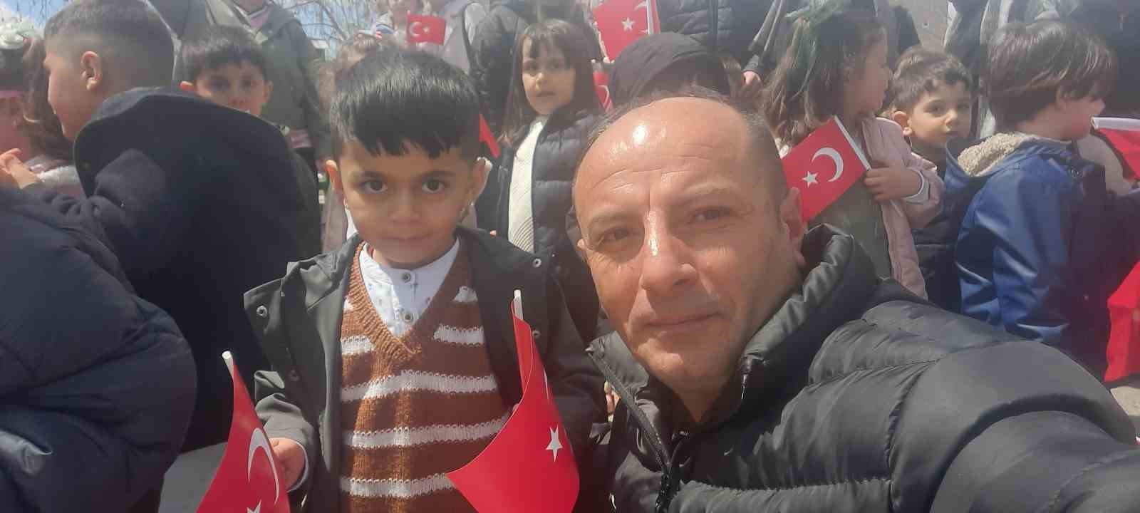 Eleşkirt’te çocuklar ilk bayramlarını aileleriyle okulda kutladılar
