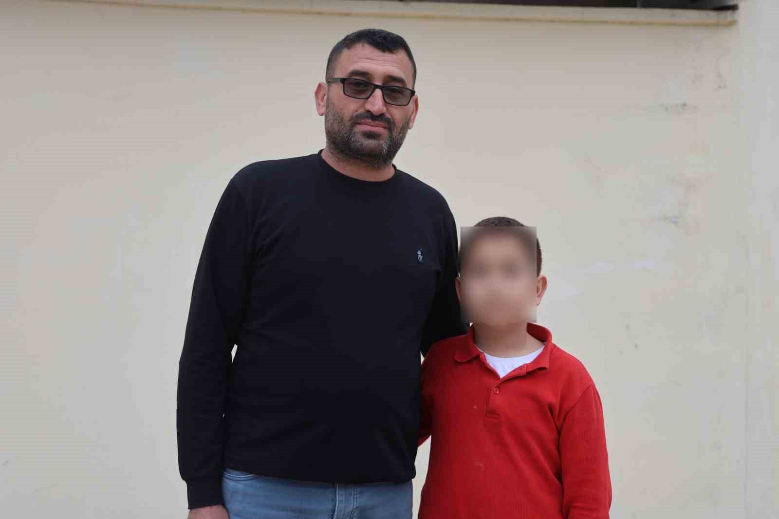 Ellerindeki oyuncak silahla 11 yaşındaki çocuğun önünü kesen 3 akranı para istedi
