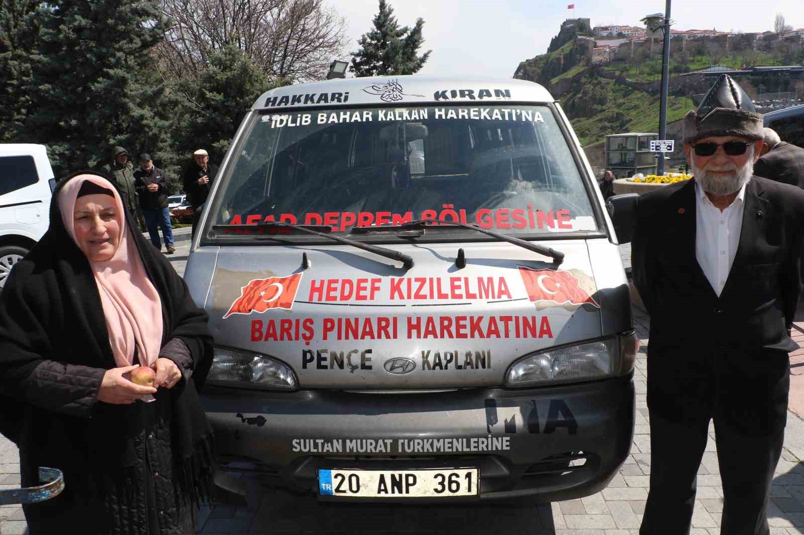 "Elmacı Dede" şehit polislerin hayrına elma dağıttı
