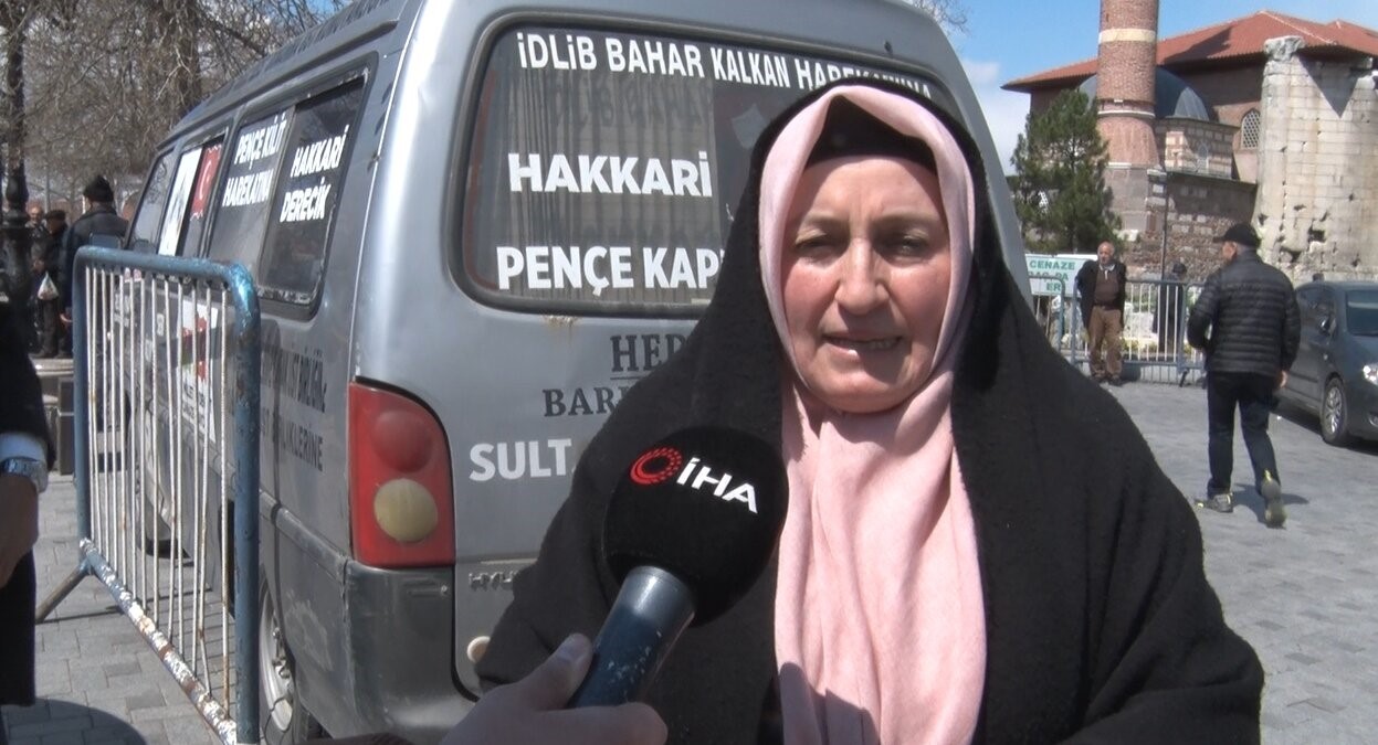 "Elmacı Dede" şehit polislerin hayrına elma dağıttı
