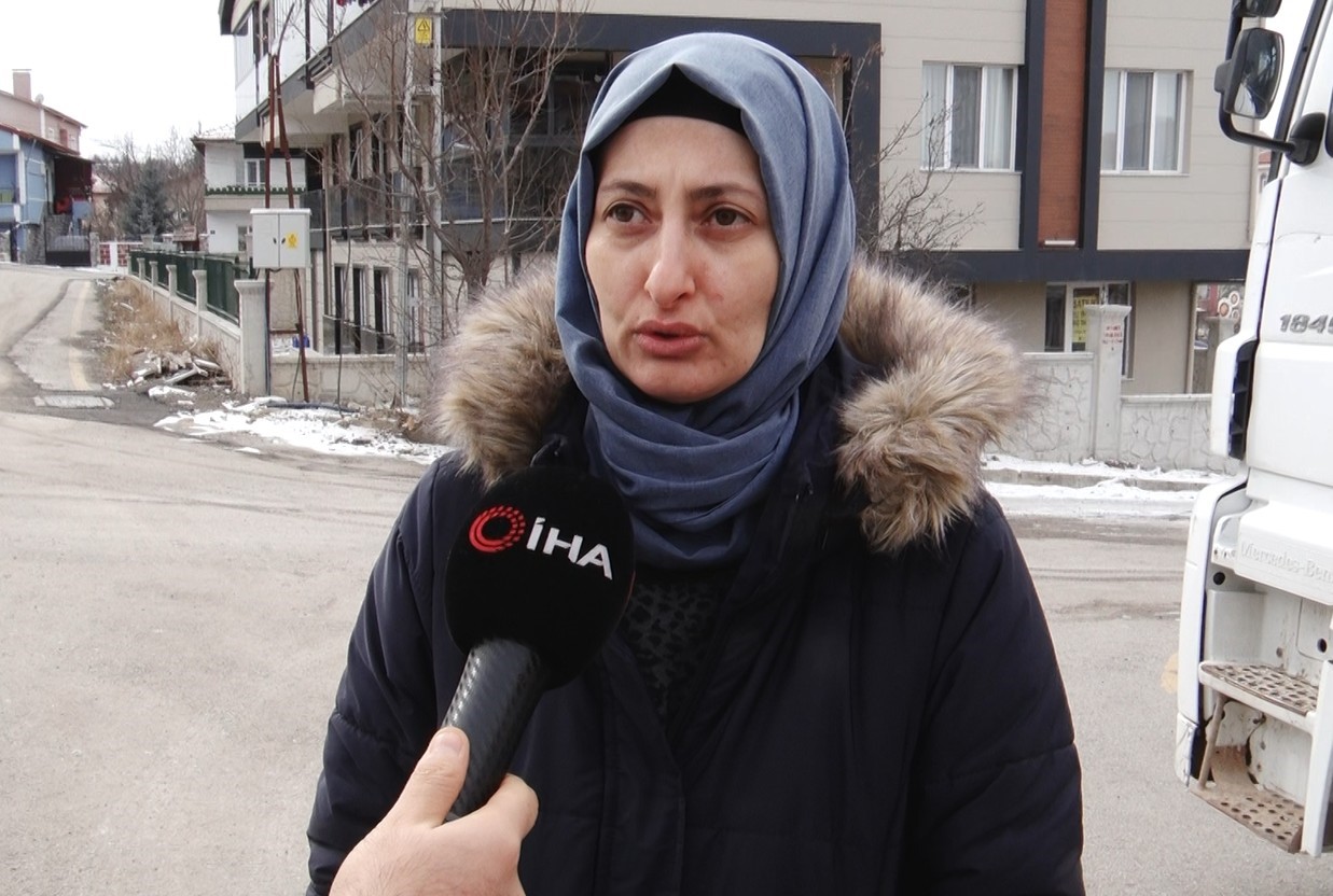 Elmadağ’da sahipsiz köpeklerin saldırısına uğrayan kadın: "Komşum biraz gecikseydi ya da orada olmasaydı şu an hayatta değildim"
