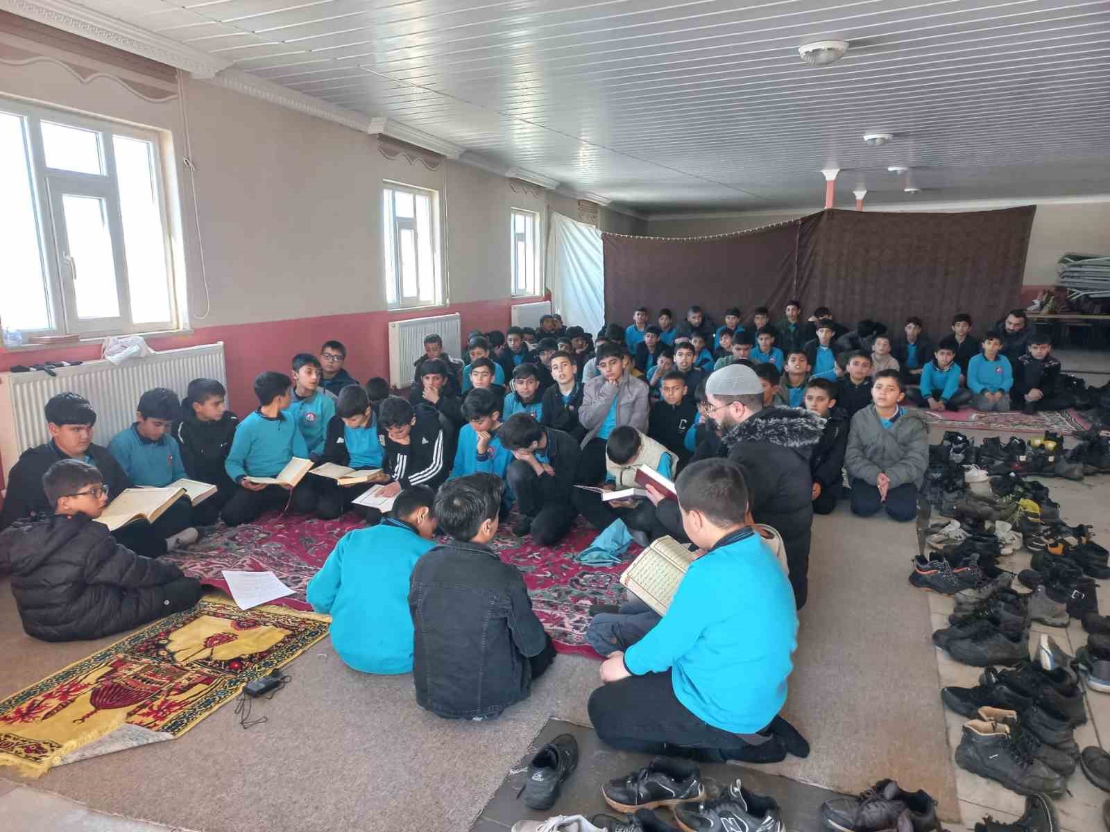 Emek Ortaokulu’nda Ramazan’ın manevi iklimi yaşatılıyor
Emek Ortaokulu’nda Ramazan’ın manevi iklimi yaşatılıyor