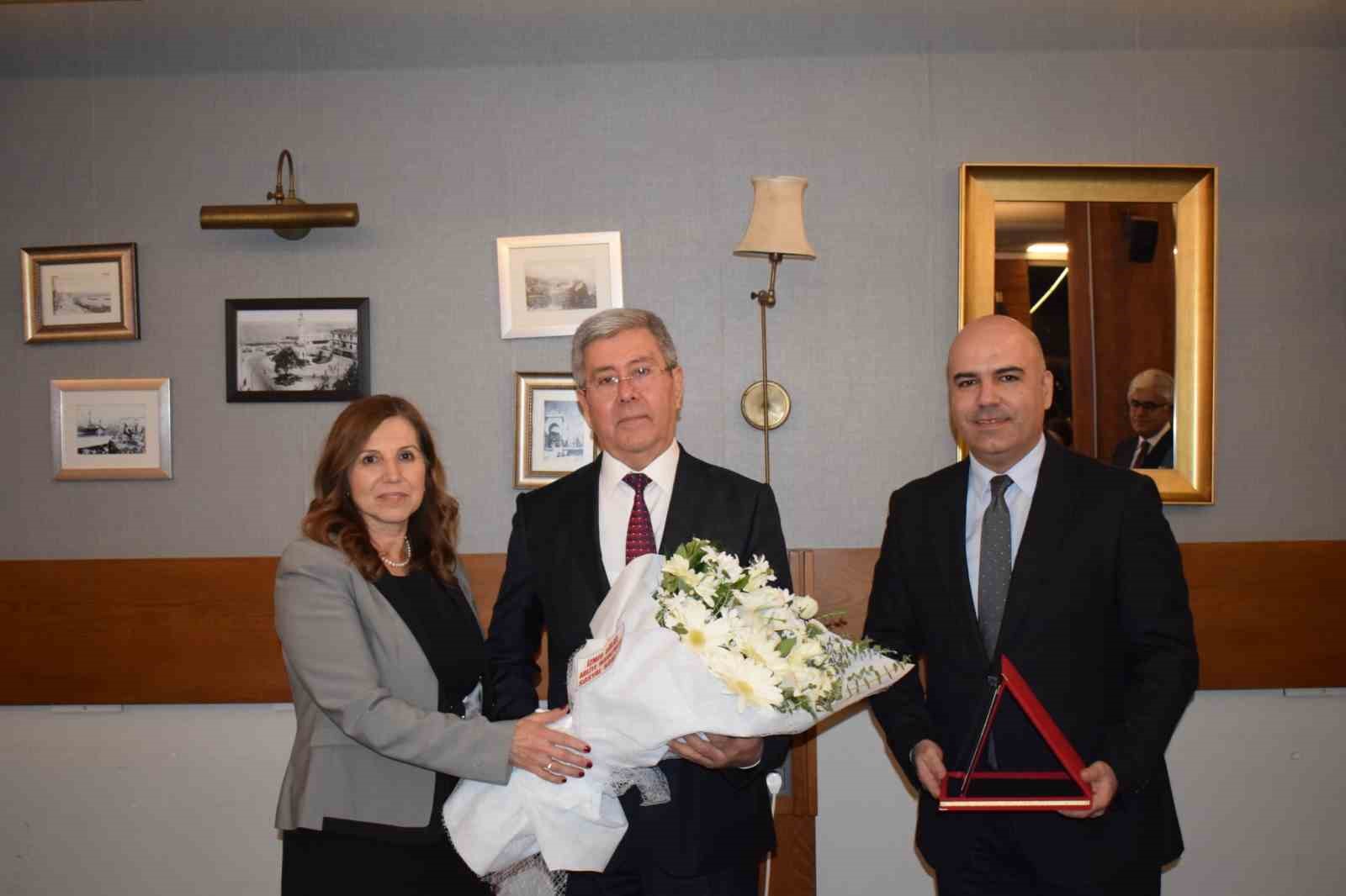 Emekli olan İzmir BAM Başsavcısı Arapoğlu’na veda töreni
