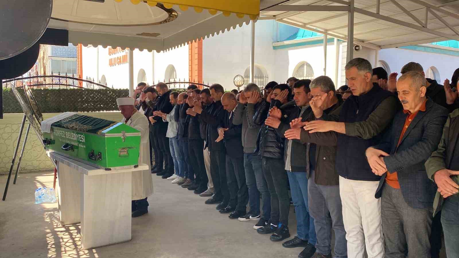 Emekli olduğu iş yerinde hayatını kaybeden işçi toprağa verildi
