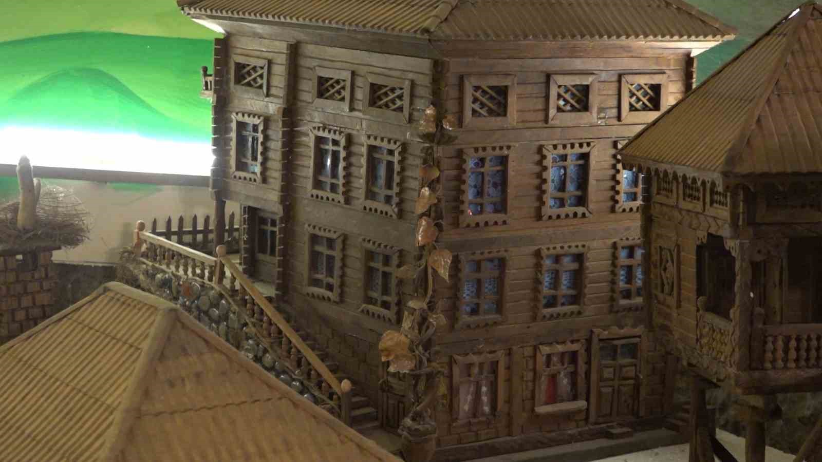 Emekli olduktan sonra yaptığı ahşap maket evler beğeni topluyor
