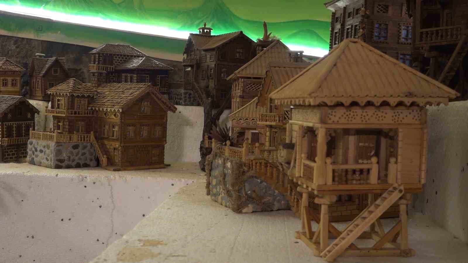 Emekli olduktan sonra yaptığı ahşap maket evler beğeni topluyor
