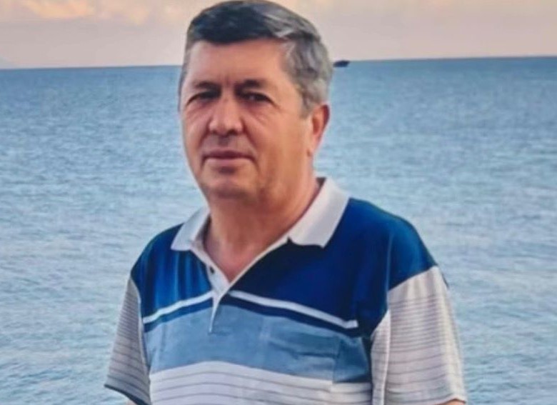 Emekli polis çatıdan düşerek hayatını kaybetti
