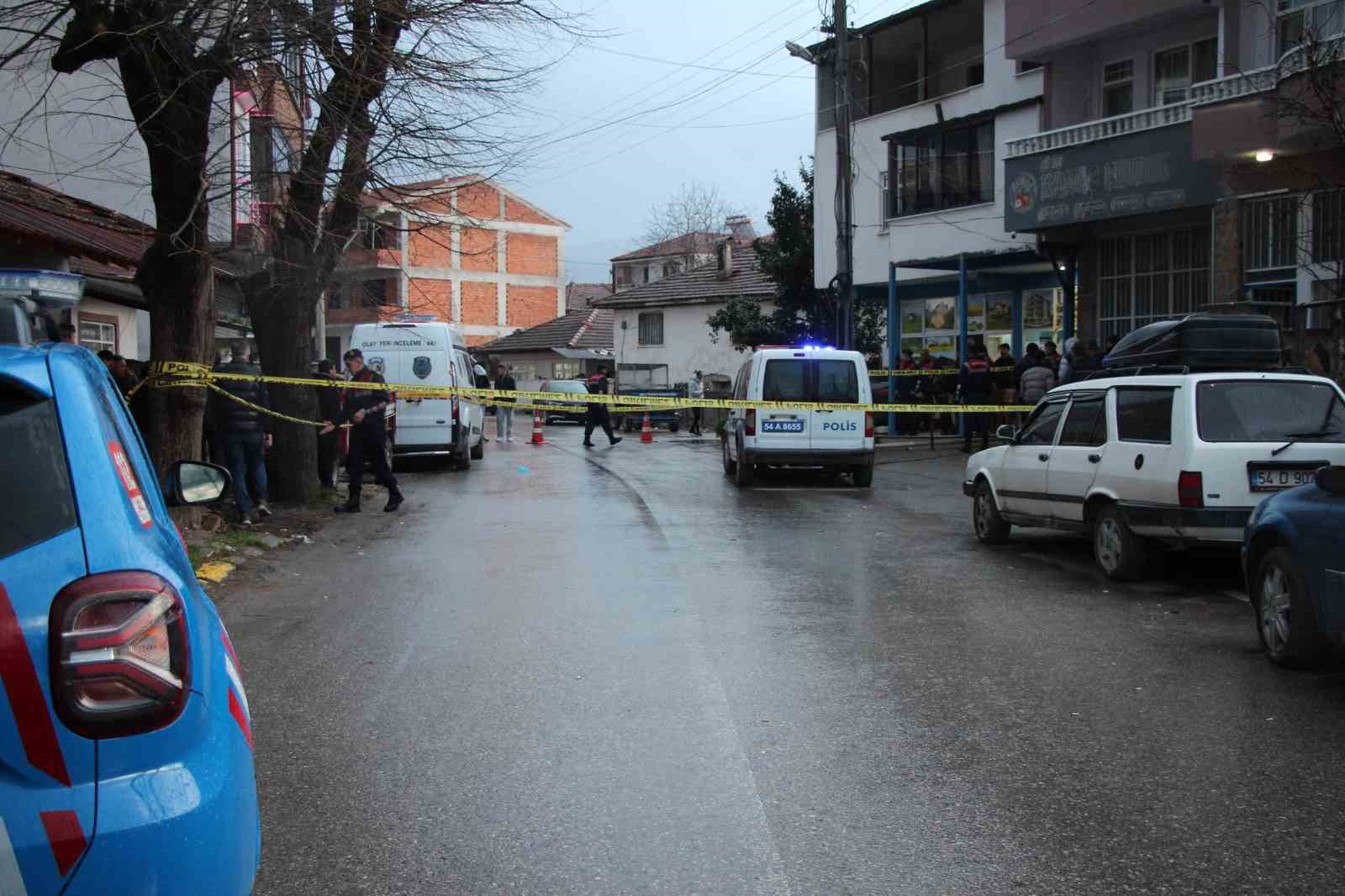 Emekli polis dehşet saçtı: Eşini ve MHP ilçe başkanını silahla vurarak öldürdü
