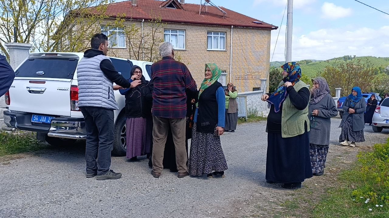 Emekli polis devrilen traktörün altında can verdi

