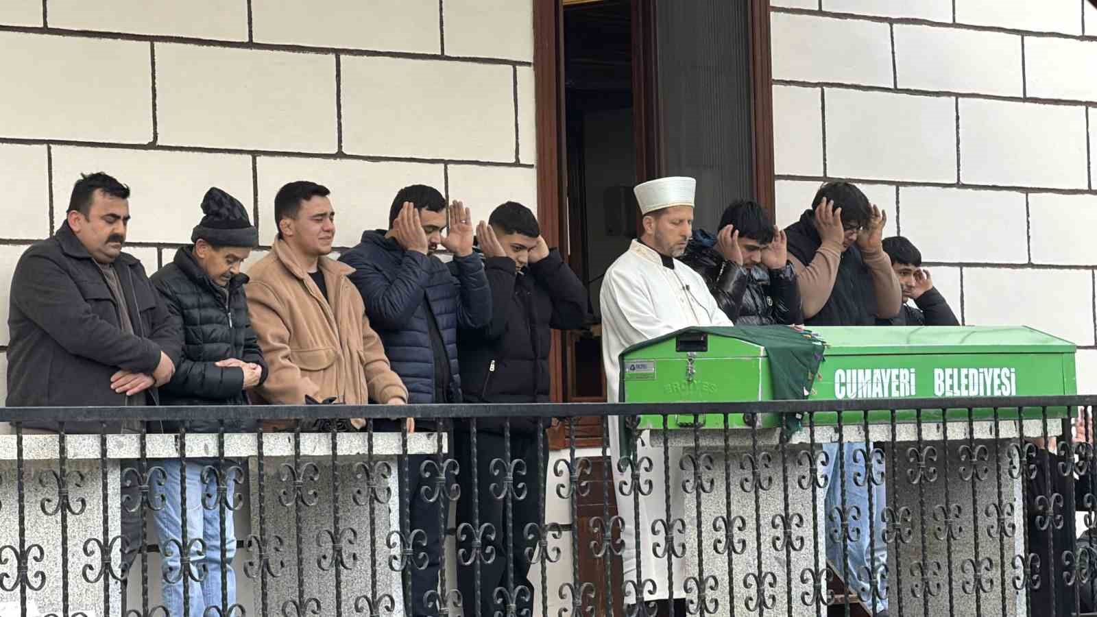 Emekli polisin öldürdüğü karısı son yolculuğuna uğurlandı
